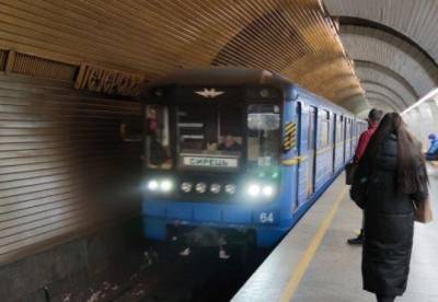 В Киеве ограничивают работу метро и транспорта: вводят спецпропуска