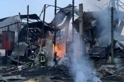 Взрывная волна просто снесла здание: в Харькове тушили пожар на масляном предприятии