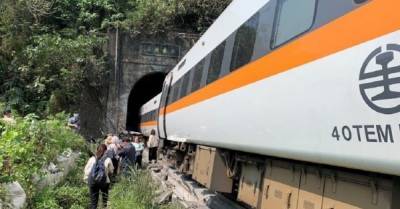 ЖД-авария на Тайване: поезд сошел с рельсов, десятки погибших (ФОТО, ВИДЕО)