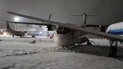 Видео из аэропорта Сургута, где столкнулись два самолёта