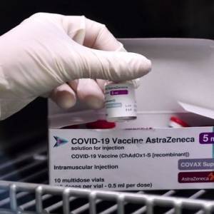 В Великобритании на 18 млн прививок AstraZeneca выявили 30 случаев тромбоза