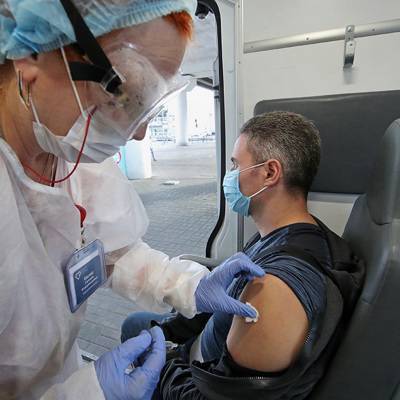 До конца лета в России привьют от коронавируса 60% граждан
