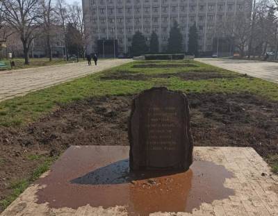 Осквернение памятного знака воинам АТО в Одессе: открыто дело