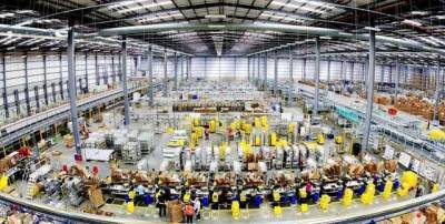 Amazon платит сотрудникам за нахваливание условий работы на складах