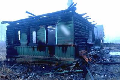 В Смоленской области женщина спасалась из своего горящего дома, ее госпитализировали