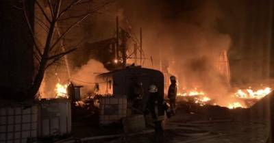 На маслозаводе в Харькове произошел большой взрыв с пожаром: погиб работник (ФОТО, ВИДЕО)