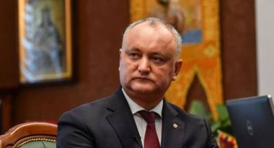 Додон: Правительство Молдавии должно залезть в долги, но помочь людям