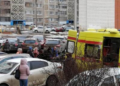 Дочь в Саранске выпала из окна на глазах у матери и умерла в больнице