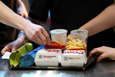 Диетолог объяснила, почему еда в McDonald’s не станет полезной после отказа от искусственных добавок