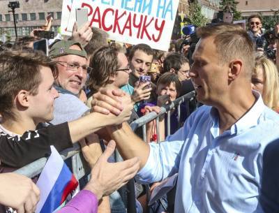 Навальный вышел на второе место по уровню доверия среди молодежи