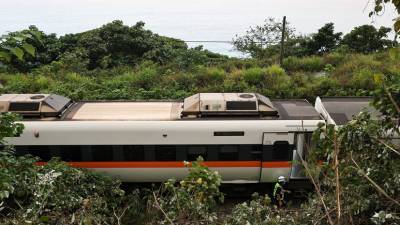 TVBS: число жертв крушения поезда на Тайване увеличилось до 54