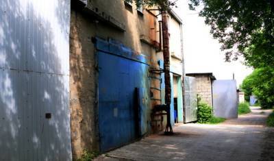 В Тюмени Водоканал срочно ищет собственников гаражей в районе улицы 50 лет Октября