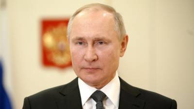 Кремль сообщил об отсутствии побочных эффектов у Путина после прививки от COVID-19