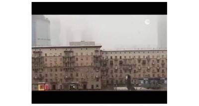 Зима напомнила, что она еще здесь: Москву снова завалило снегом