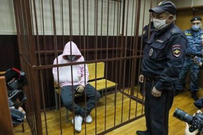 Суд продлил на полгода арест сбившему на Infiniti пешеходов в центре столицы рэперу Эльмину Гулиеву