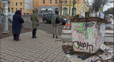 «Омерзительно грязный город»: жители возмущены уборкой в весеннем Ярославле