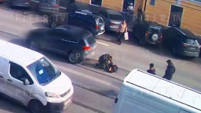 Автомобилист в военной форме сбил пешехода на "зебре" в Петербурге
