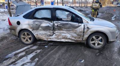 Вытаскивали из покореженного авто: в ярославском ДТП пострадал молодой водитель