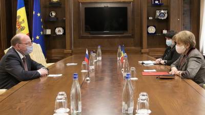 Спикер парламента Молдавии провела встречу с российским послом