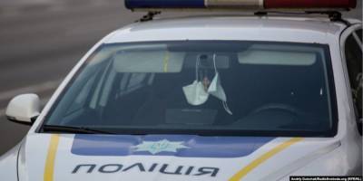 В Киеве мужчина из пистолета ранил охранника ТРЦ, сделавшего замечание из-за отсутствия маски