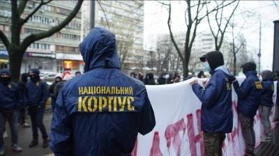 Нацкорпус пикетировал офис сети АЗС (фото, видео) - politeka.net - Киев