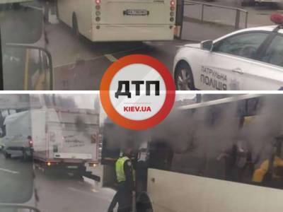 Полиция Киева начала высаживать пассажиров из переполненных маршруток