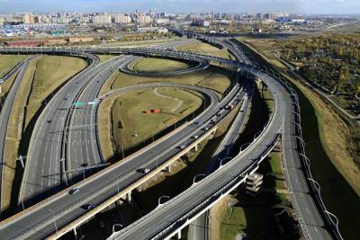 Чиновник объяснил быстрый износ петербургской дороги «загруженностью трассы»