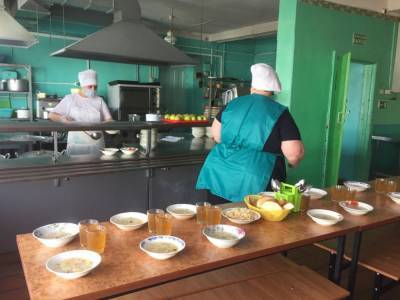 Единороссы оценили качество горячих обедов в школах Грязинского района