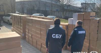 На Львовщине перехватили партию контрафактных сигарет на миллионы гривен (7 фото)