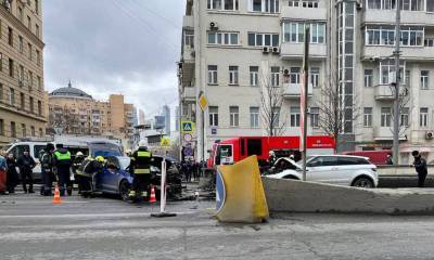 В центре Москвы столкнулись пять автомобилей