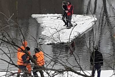Двое подростков в Кинешме оказались на оторванной льдине