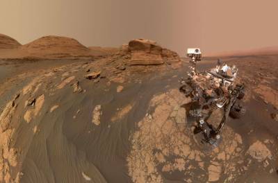 Марсоход Curiosity сделал живописное селфи