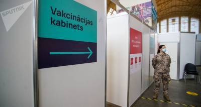 Как в странах Балтии заставляют работников вакцинироваться