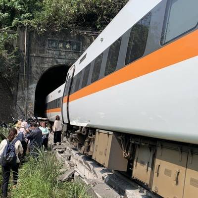 Число жертв железнодорожной катастрофы на Тайване возросло до 48 человек