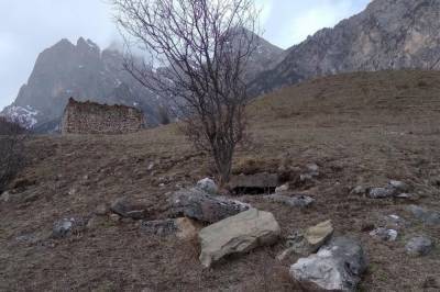 В горах Ингушетии обнаружили три средневековых подземных склепа