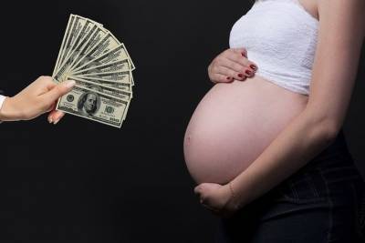 В РПЦ призвали полностью запретить суррогатное материнство