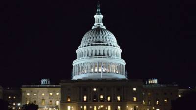 Очевидцы сообщили о закрытии Капитолия в Вашингтоне