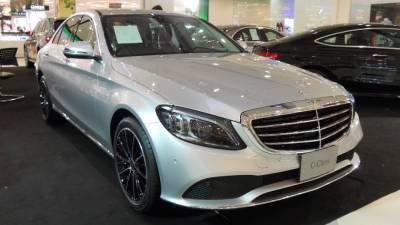 Стала известна цена нового седана Mercedes-Benz C-класса в России