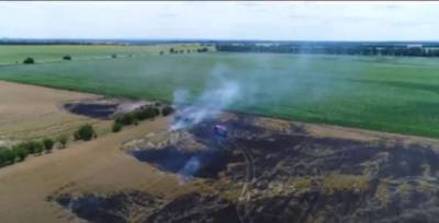 Спасатели Черкасщины продолжают бороться с пожарами сухой травы и камышей