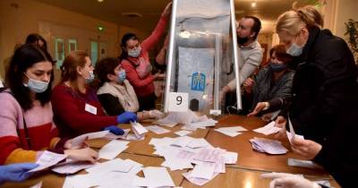 Выборы на Прикарпатье продолжаются уже шестой день, пересчет голосов не прекращается