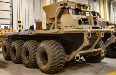 Армия США тестирует колёсных роботов-носильщиков