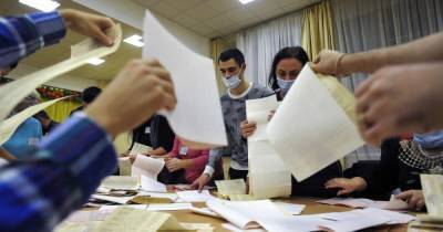 В Надворной до сих пор считают голоса на выборах, а политологи говорят, что избирательный процесс зашел в тупик