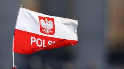 В Варшаве призвали сборную России вставать на колени за “геноцид поляков”