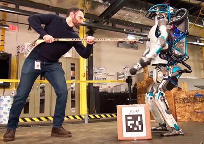 Видео: новый робот Boston Dynamics поразил пользователей Сети