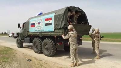 Российские военные впервые доставили гумпомощь на северо-восток Сирии