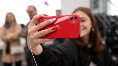 Россияне продают смартфоны в среднем через 1 год использования