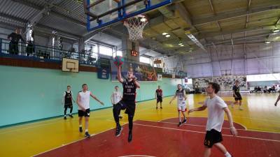 "Альфа" из Южно-Сахалинска взяла золото баскетбольного турнира памяти Анатолия Мухлисова
