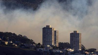 Усилился лесной пожар вокруг Кейптауна в ЮАР