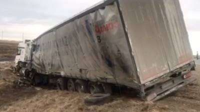 Под Иркутском водитель фуры погиб в массовой аварии