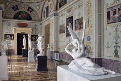 Две отреставрированные скульптуры XIX века вернулись в экспозицию Эрмитажа